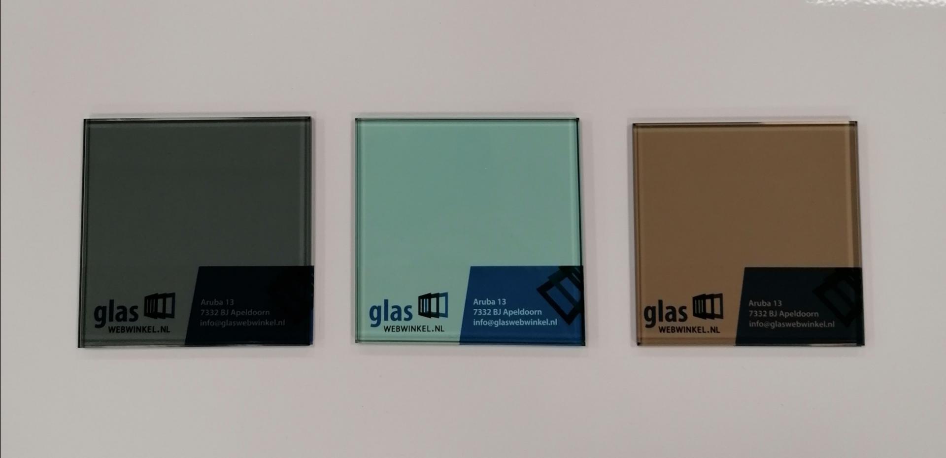 Kilometers Aan het liegen zitten Gekleurd gehard glas in brons, grijs of groen? | Glaswebwinkel.nl