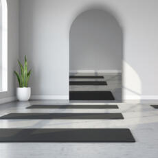 Scandinavische spiegel in een yogaruimte - grijs