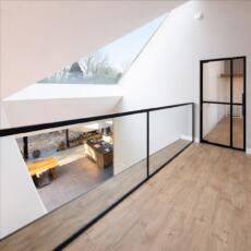 Balustrade gehard gelaagd glas in een modern huis