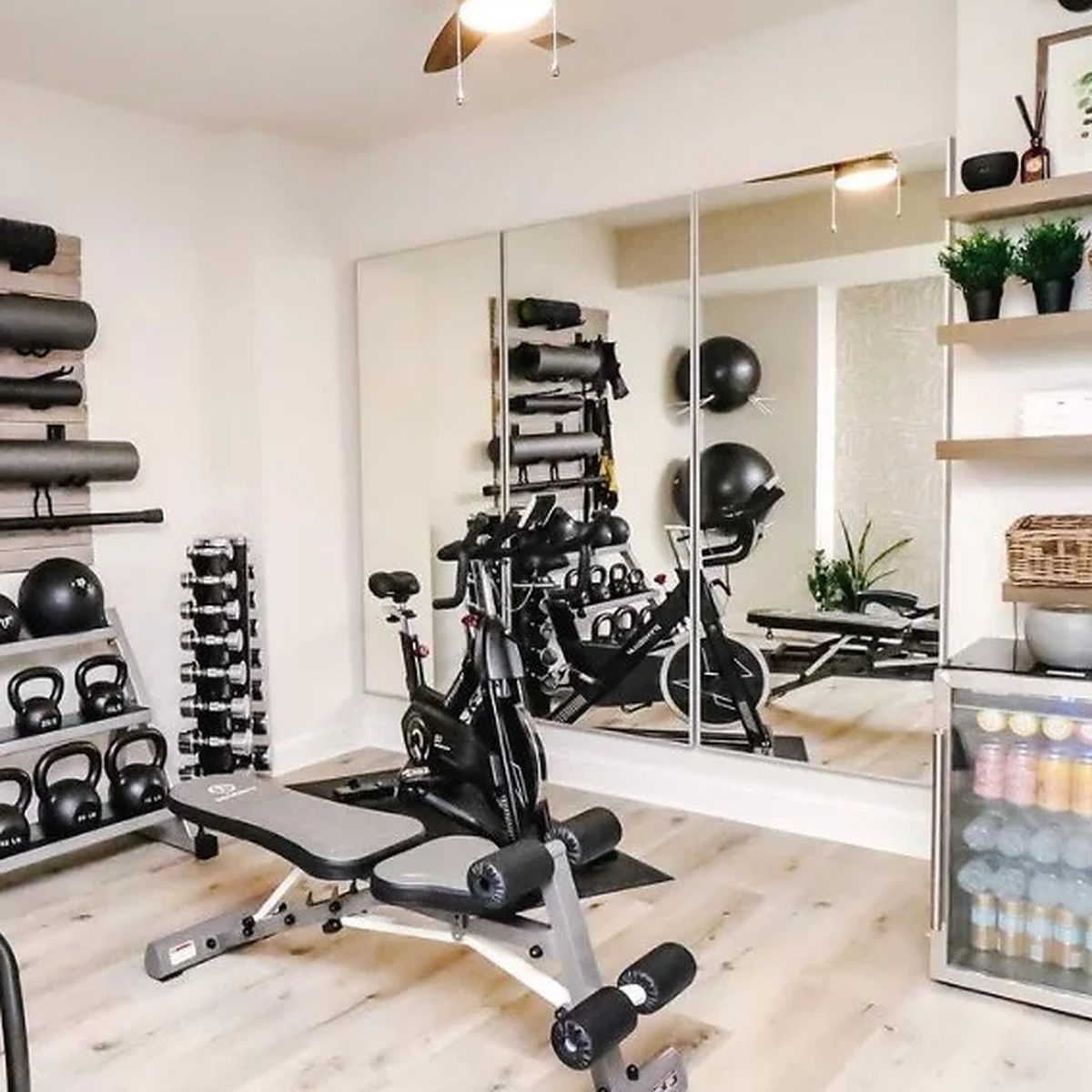 Fitness spiegel in een homegym