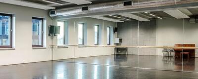 Spiegelwand in een dansschool