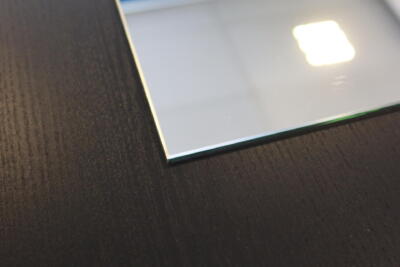 Plat poly geslepen randen