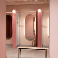 Dubbele boogspiegel, aan de muur hangend